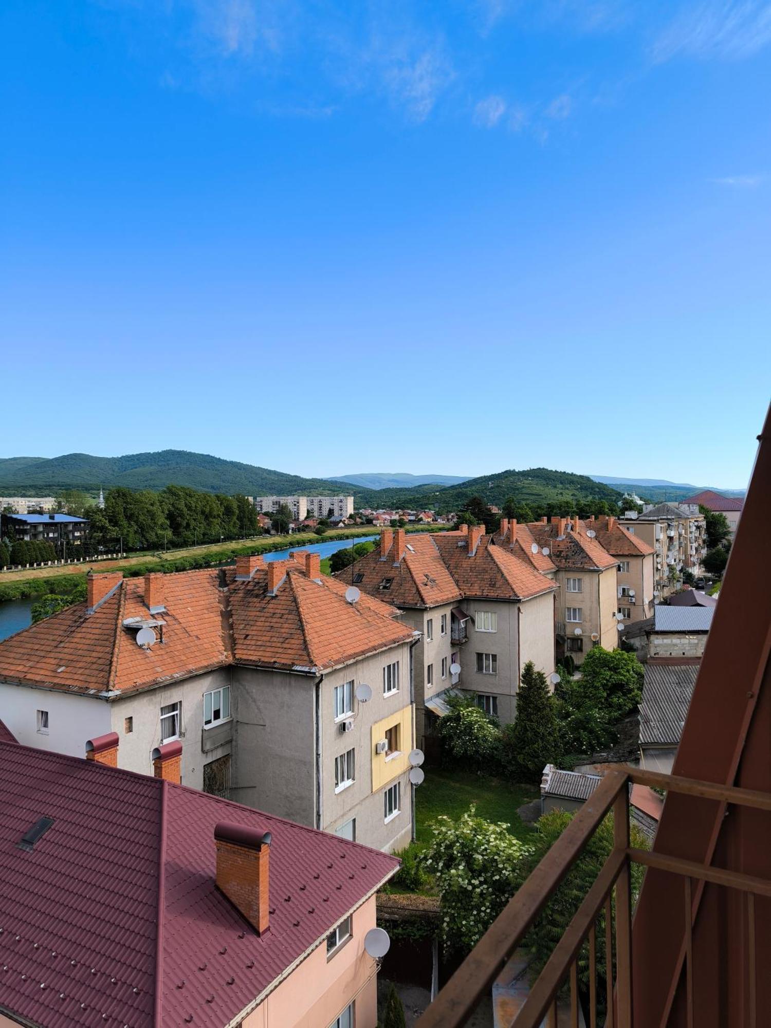 Apartments Domovik Parkaniya, 2A Μουκάτσεβο Εξωτερικό φωτογραφία